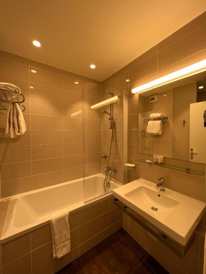 Comfort room city view