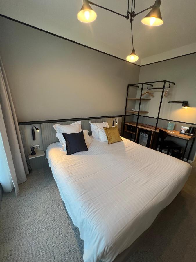 Comfort room city view